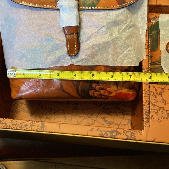 Brand new Patricia Nash crossbody floral, leather purse and wallet. Never opened - Picture 3 of 12